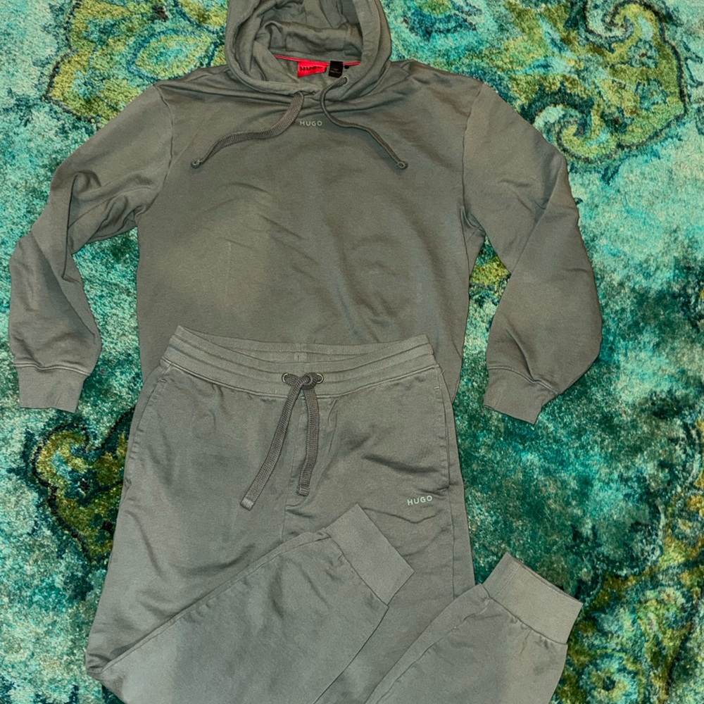 HUGO olive green sweatsuit